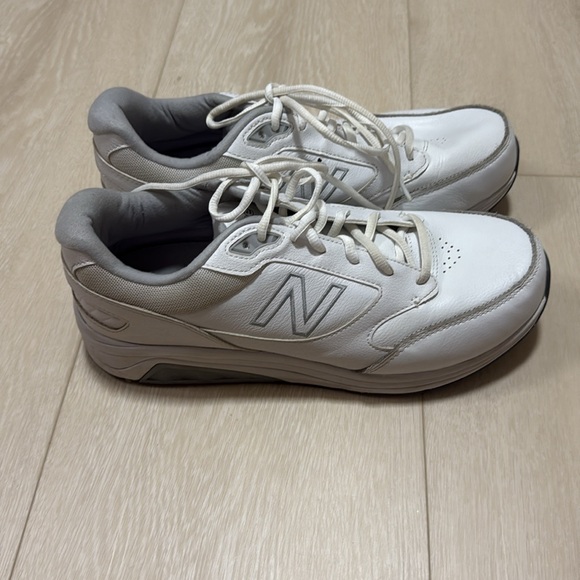3/$10 New Balance 928v3 White Blue Sneakers - Picture 4 of 9